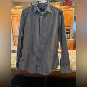 H&M men’s button-up dress shirt